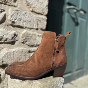 9516 Bottine en daim cognac